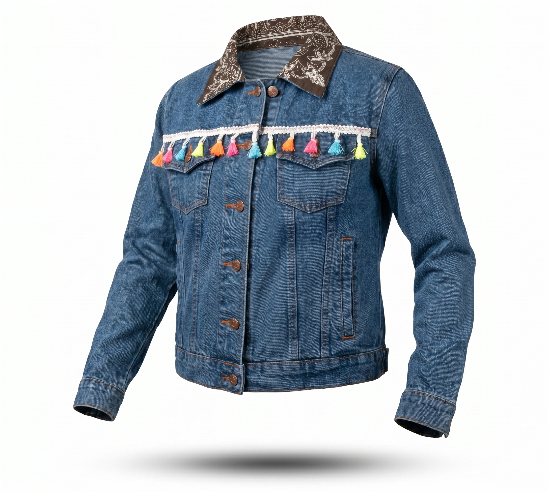 Chamarra Denim Decorada con Flecos de Borlas Multicolores y Cuello Tipo Paliacate