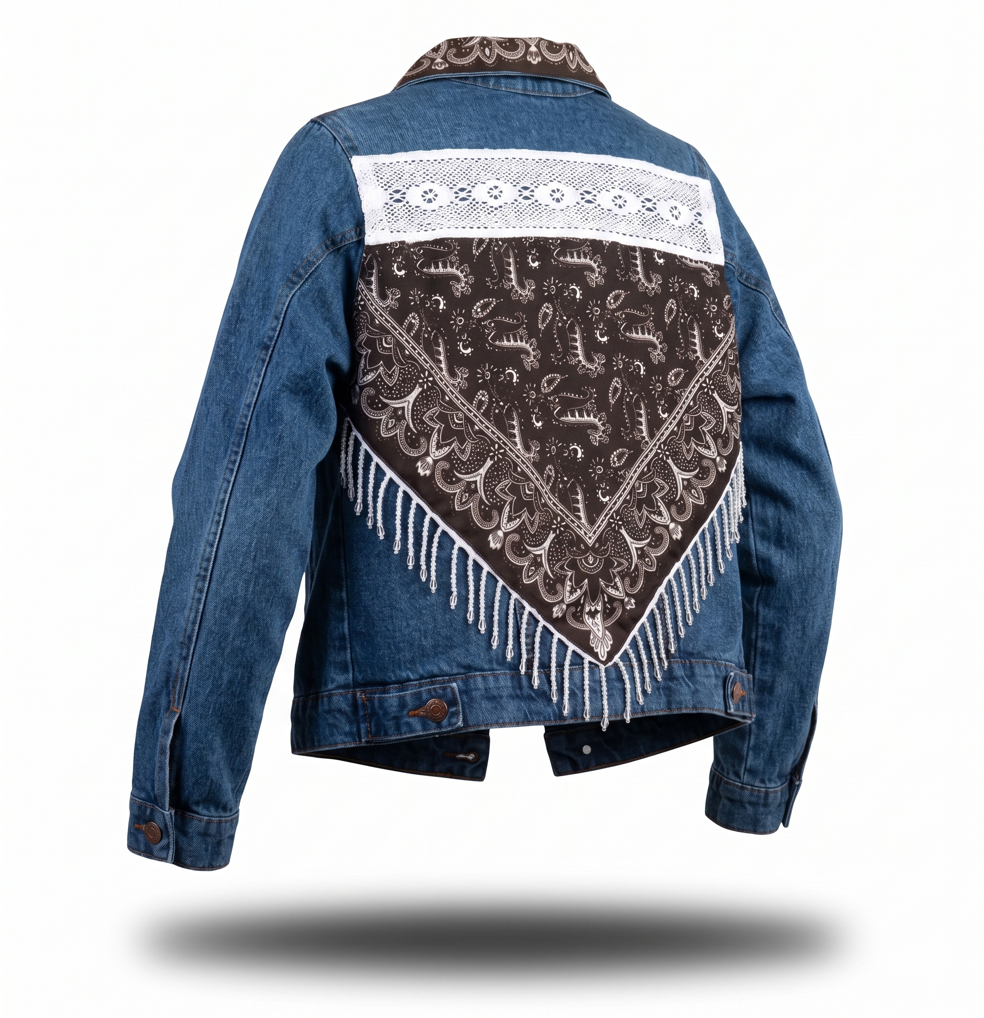 Chamarra Denim Decorada con Flecos de Borlas Multicolores y Cuello Tipo Paliacate